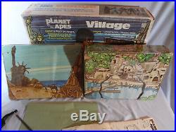 1974 Mego Vintage POTA Planet Of The Apes VILLAGE Playset Complete with Box L@@K