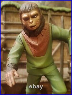 1974 PLANET OF THE APES Original ADDAR CAESAR FACTORY BUILT MODEL DISPLAY