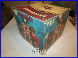 1975 Mego Planet of the Apes Fortress NM Complete in Box