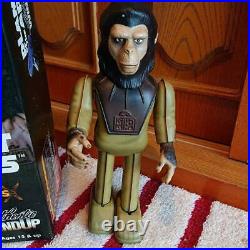 1999 Medicom Toy Planet of the Apes Tinplate Toy Walking Figure Set