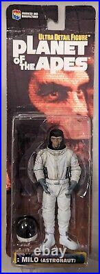 2 VTG NISB Medicom Planet of The Apes Figures 2000 Caeser & Milo (Astronaut)
