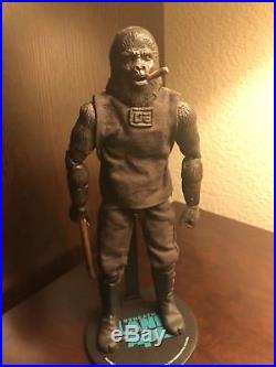 Custom O Sideshow Hot Toys Planet Of The Apes Caged Care Taker 1/6 Figure
