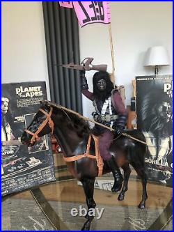 Hot Toys Planet Of The Apes Gorilla Captain + Horse Movie Masterpiece 16