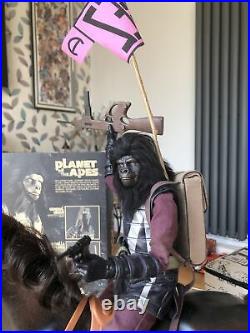 Hot Toys Planet Of The Apes Gorilla Captain + Horse Movie Masterpiece 16
