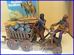 PLANET OF THE APES Mego HORSE CART CATAPULT AND FIGURES. Vintage