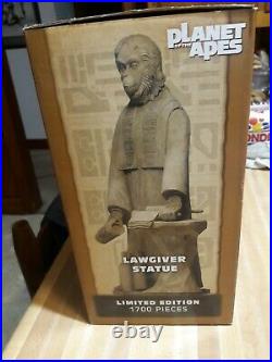 Planet Of The Apes Lawgiver Statue Low Print /1700 Neca Reel Toys