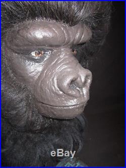 Planet of the Apes Gorilla Soldier Head with Stand (11 Scale Life Size)