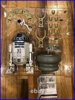 Sideshow 1/6 scale C3PO Exclusive and R2-D2 Deluxe Action Figures