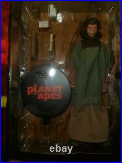 Sideshow Planet Of The Apes 1/6 Ape Figures