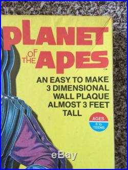 Vintage 1975 MILTON BRADLEY PLANET OF THE APES 3- Dimensional Wall Plaque